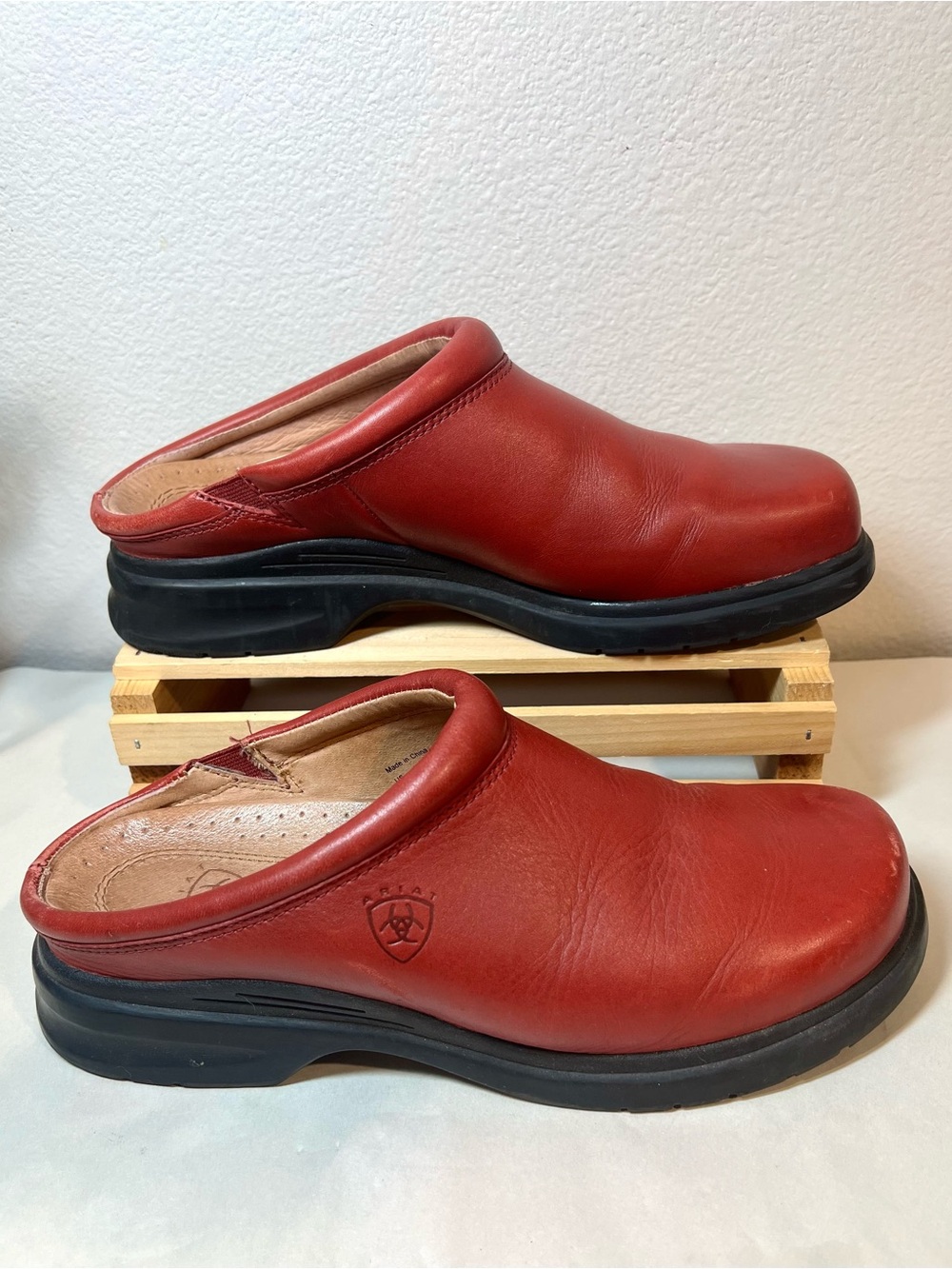Ariat Woman’s Wine Red Leather Slip-On Clog Mules | Quiet Luxury | 9B | VGUC